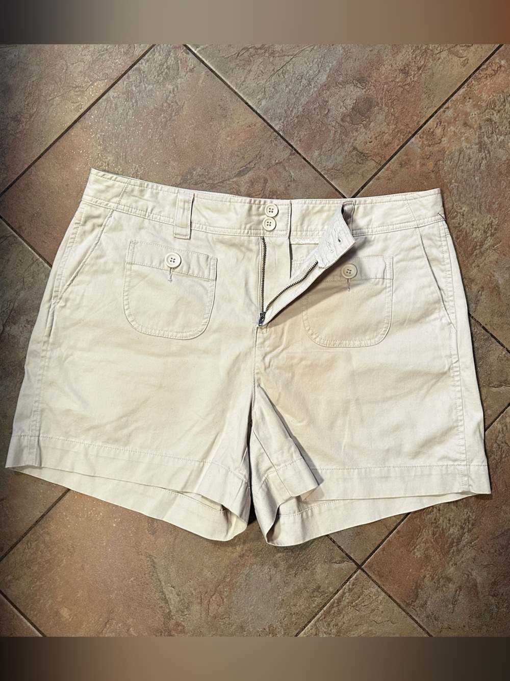 Bass Women’s Cream Flat-Front Shorts